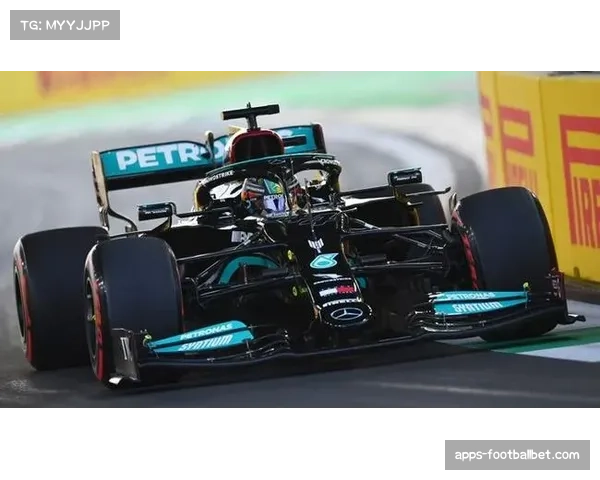 梅赛德斯赛车弯道性能稳定 汉密尔顿逐步适应新车队